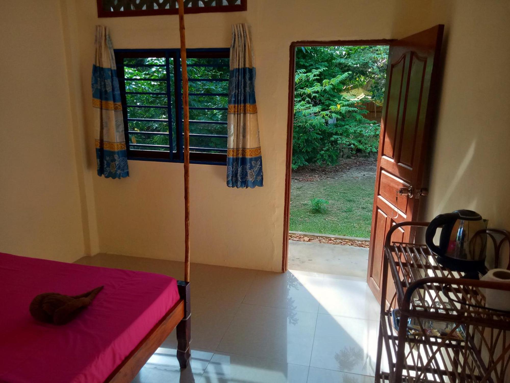 Baloo Guesthouse Đảo Koh Rong Samloem Ngoại thất bức ảnh